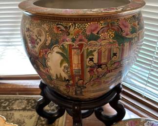 Beautiful Chinese fish bowl porcelain planter