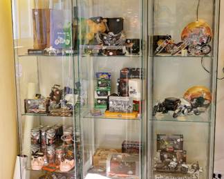 "Extensive Harley-Davidson, Daytona Bike Week, military, police, and patriotic collection assembled by a Vietnam Veteran Marine and retired police officer. Features die-cast motorcycles, vintage memorabilia, advertising pieces, books, collectibles, and biker-themed display items." 🏍️🇺🇸🦅
