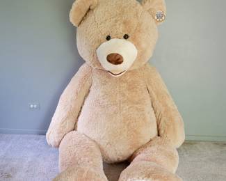 Giant Costco Teddy Bear – 93" Plush Bear Make room for this lovable giant! Standing an impressive 93 inches tall, this oversized Costco teddy bear is sure to be the center of attention in any room. Freshly removed from its original storage bag, the plush is soft, clean, and ready for a new home. Perfect for: Children's bedrooms and playrooms Nurseries and baby gifts College dorms and game rooms Holiday decorating and photo props Anyone who has ever wanted a truly giant teddy bear! Its oversized paws, ultra-soft plush fabric, and friendly face make it an irresistible statement piece and cuddle companion.