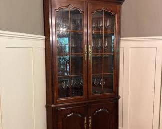 057 cornerchinacabinethutch78hx39w