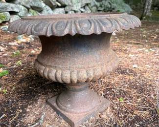 079 castirongardenurn