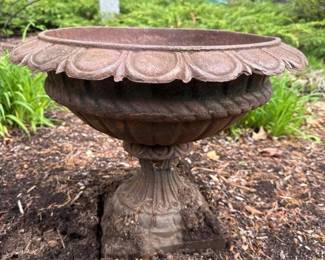 018 castirongardenurnplanter