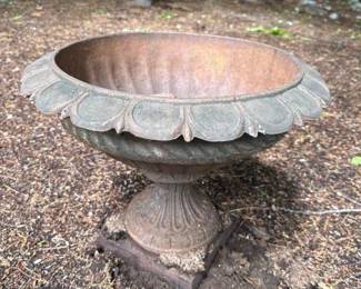 080 largecastirongardenurnplanter