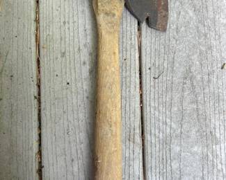 045 vintagepentcocarpentershatchet