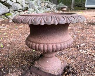 078 ornatecastirongardenurn