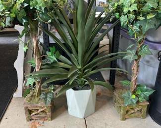 038 artificialagaveandivytopiaryplants