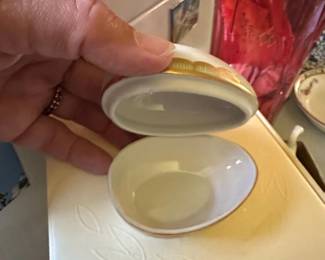 Herend Queen Victoria Egg Trinket Box second image