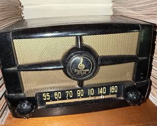 Emerson Bakelite Tabletop Radio