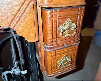 Antique Singer Sphinx Model Treadle Sewing Machine with Oak Cabinet fourth image