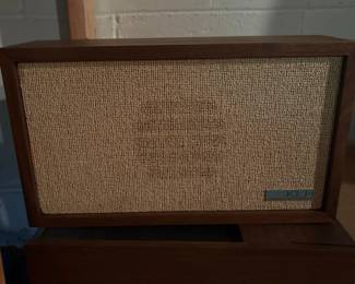 KLH Model Eleven Turntable second image