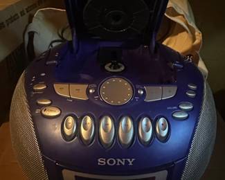 Sony CFDS AM or FM CD Boombox second image