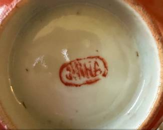 Chinese Export Porcelain Bowl with Wooden Stand second image