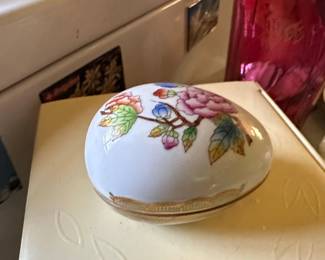 Herend Queen Victoria Egg Trinket Box