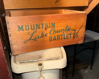 Vintage Mt. Konocti Brand Mountain Lake County Bartletts Wooden Fruit Crate