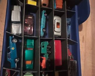 Vintage Matchbox Series Carrying Case with DieCast Cars third image