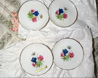 Set of Porcelain Coasters with Floral Motif and Gold Trim