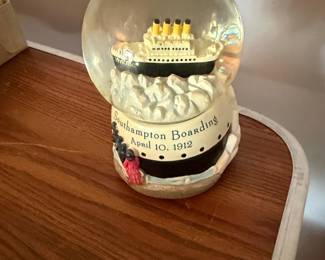 Titanic Museum Snowglobe .