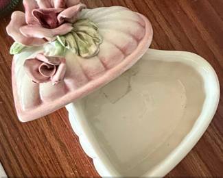 Capodimonte Hand Made by Compostella Heart Shaped Trinket Box with Roses second image