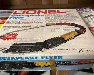#111 Garage Lionel Train Set - Chesapeake - 027 Guage w/ Tracks $ 75.00