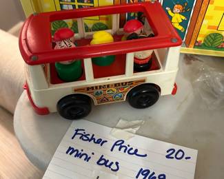 #162 Misc. - Mstr Fisher Price Mini Bus 1969 w/5 people inside $ 20.00