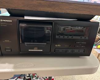 #200 elect mst Pioneer PDF606 Compact disc player $ 75.00