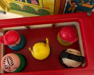 #162 Misc. - Mstr Fisher Price Mini Bus 1969 w/5 people inside $ 20.00