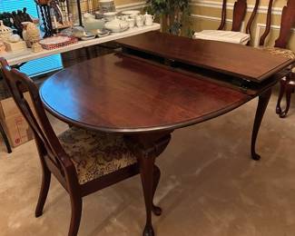 #44 table dr Wood dining table with 2 leaves and 6 chairs 60-90x44x28 $ 225.00