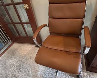 #7 chair den Kathy Irland tan leather and chrome office chair adj heigth as is corners $ 100.00