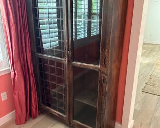 Wine bottle cabinet