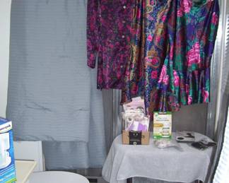 bath items - lingerie - quilt