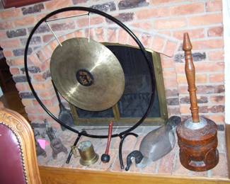tibetan chau gong - vtg bedouin mihbaj carved  percussion instrument/coffee grinder for the affluent - wood duck etc