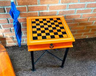 A nice chess table, the chess pieces are in the table