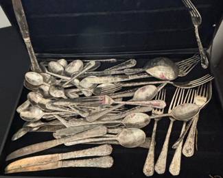 WM Rogers  Son Enchanted Rose Silver Plated Flatware Set