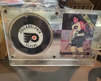 Eric Lindros Philadelphia Flyers Puck and Card Display