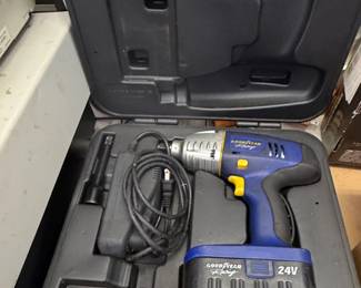 Goodyear Racing V Cordless Impact Wrench Kit