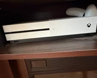Microsoft Xbox One S Console with Controller