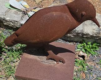 Rustic Metal Crow Garden Sculpture