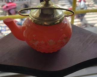 Avon "Little Dutch Kettle" Teapot Bath Oil Bottle