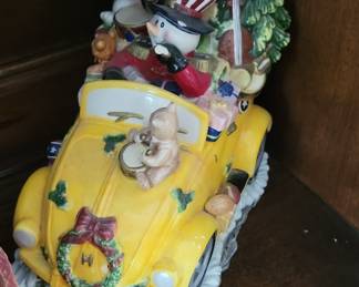 Fitz & Floyd Musical Santa Mobile VW Beetle Figurine