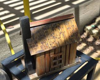 Log Cabin Birdhouse