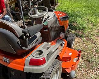 Husqvarna YTH2042 Riding Lawn Mower