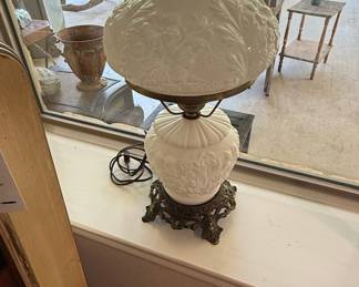 Fenton "Poppy" Milk Glass Gone With The Wind Table Lamp