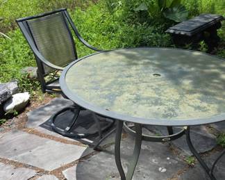 Round Metal Patio Dining Table with Mesh Top