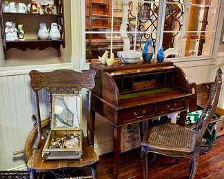 Ladies Sitting Desk