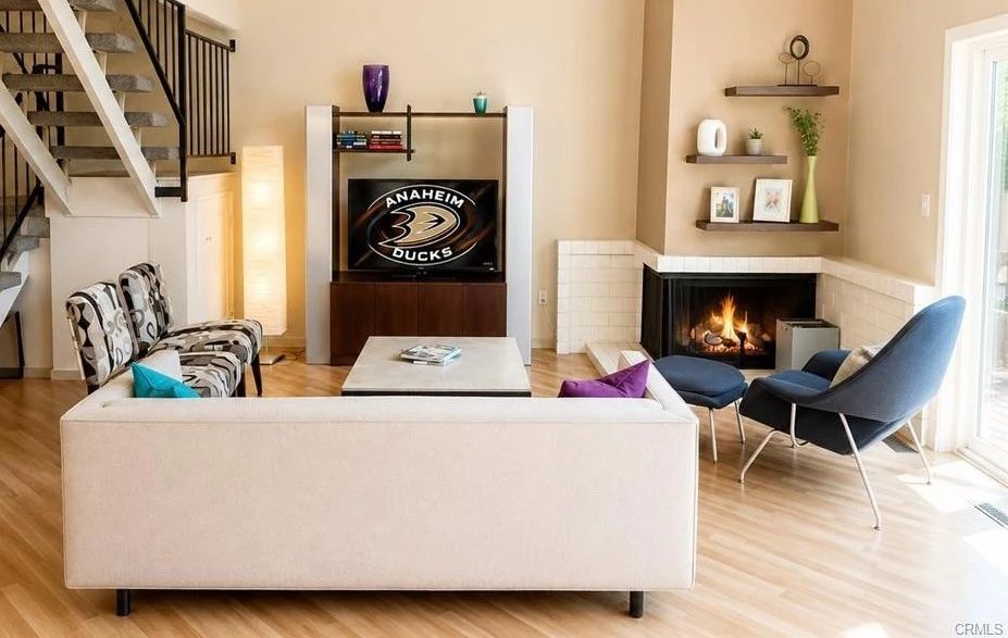 ES furniture