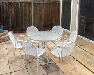 ES patio furniture