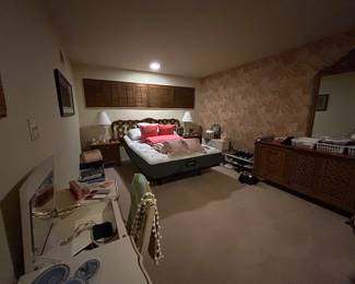 Beautiful Thomasville bedroom furnishings.