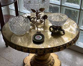 Hollywood Regency decor. 