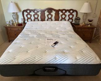 Beauty rest  pressure smart adjustable mattress. Clean , like  new. 