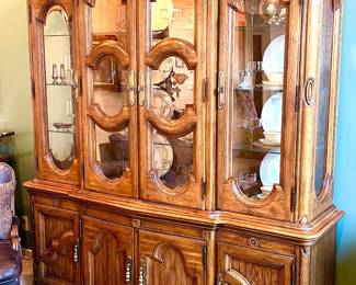 Thomasville china cabinet